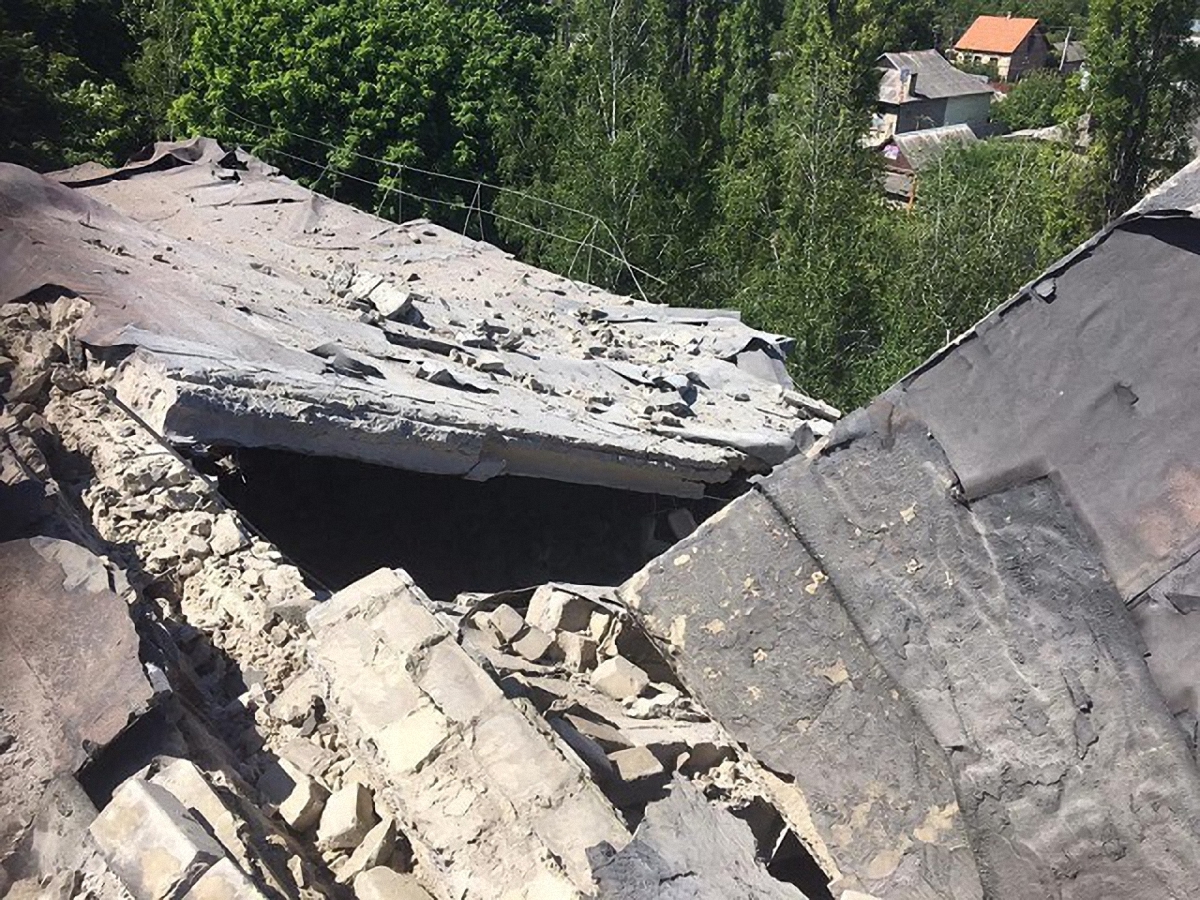 Боевики разрушили школу и больницу, постредало до 30 зданий - фото 1