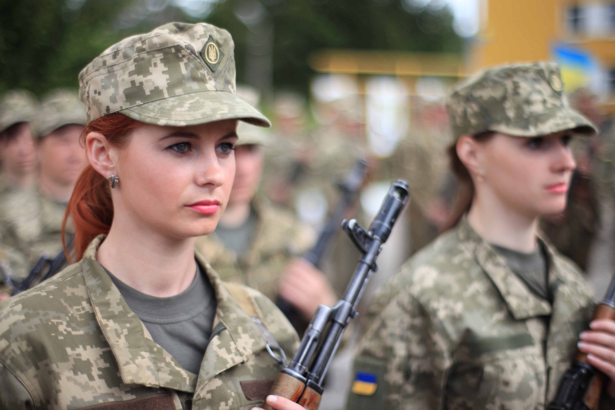 В Вооруженных силах Украины служат 23 тысячи женщин - фото 1