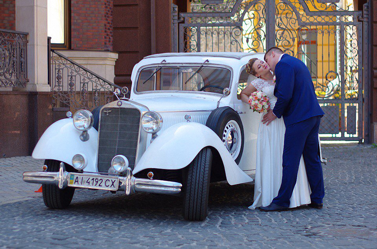Украинским тяжелоатлетам отказали в церемонии венчания в Лавре - фото 1