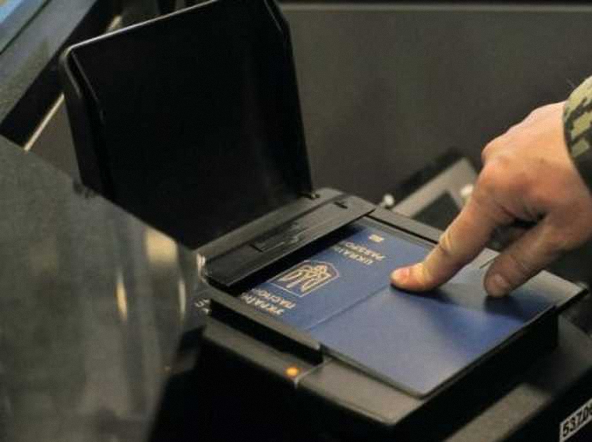У пограничников уже есть сканеры для проверки биометрических паспортов - фото 1