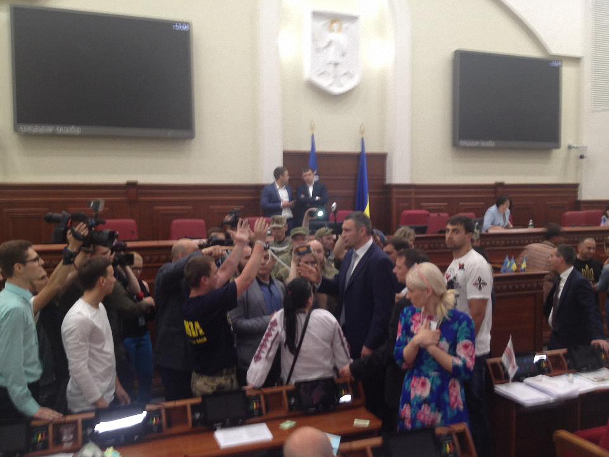 Депутаты большинством приняли законопроект с поправками - фото 1