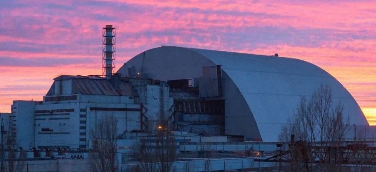 Неизвестный решил покурить рядом с реакторами Чернобыльской АЭС - фото 1