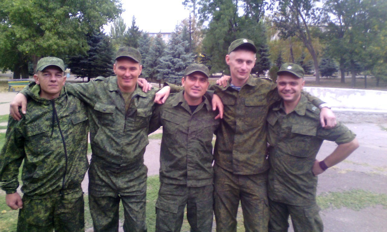 Кадровые российские военные отлавливают симулянтов и отправляют их на передовую - фото 1