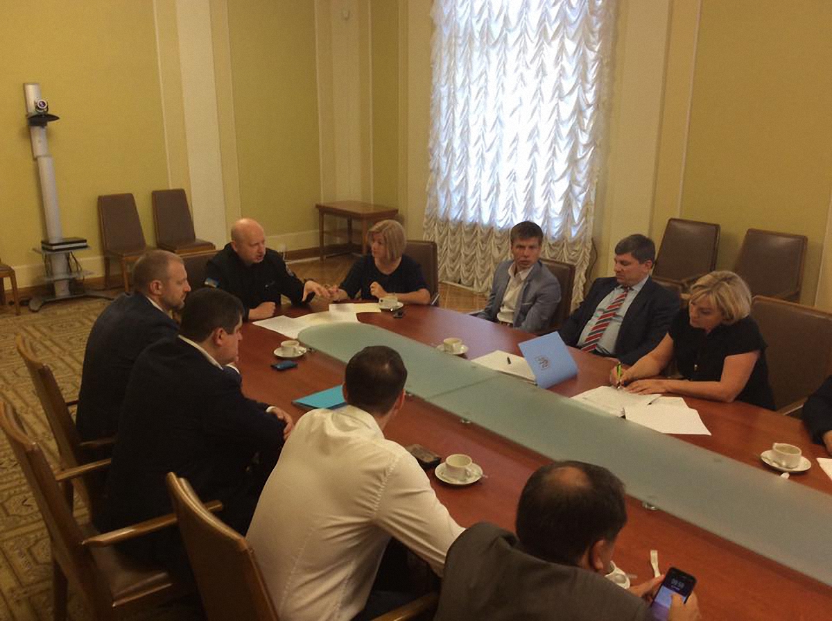 Политики дорабатывают законопроект о реинтеграции Донбасса - фото 1