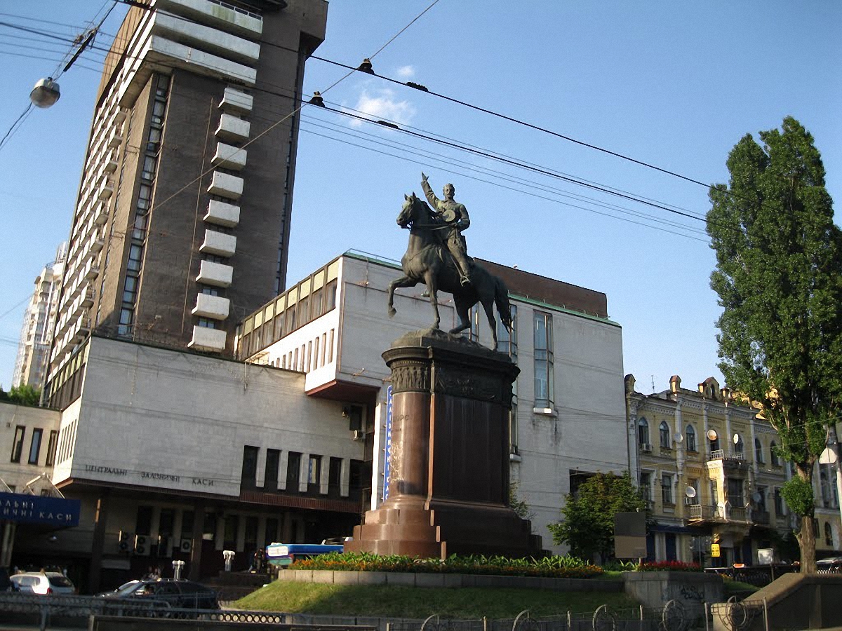 Памятник Щорсу в Киеве  - фото 1
