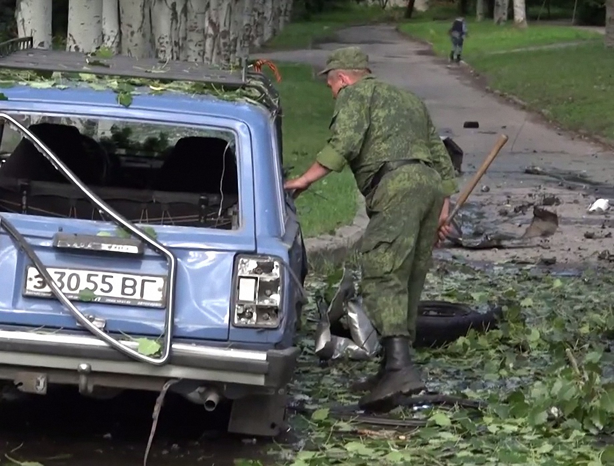 Взрыв в центре Луганска - фото 1