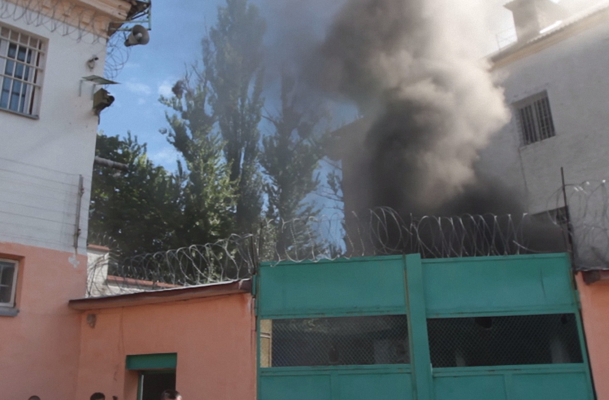 Пожар случился в подвале Лукьяновского СИЗО - фото 1