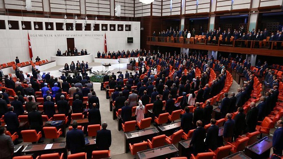 В Турции Парламент необычно отметил годовщину попытки переворота - фото 1