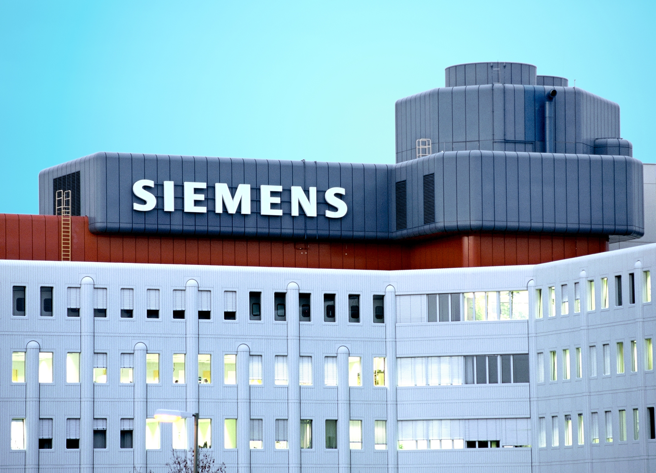 Санкции введут из-за скандала с турбинами Siemens - фото 1