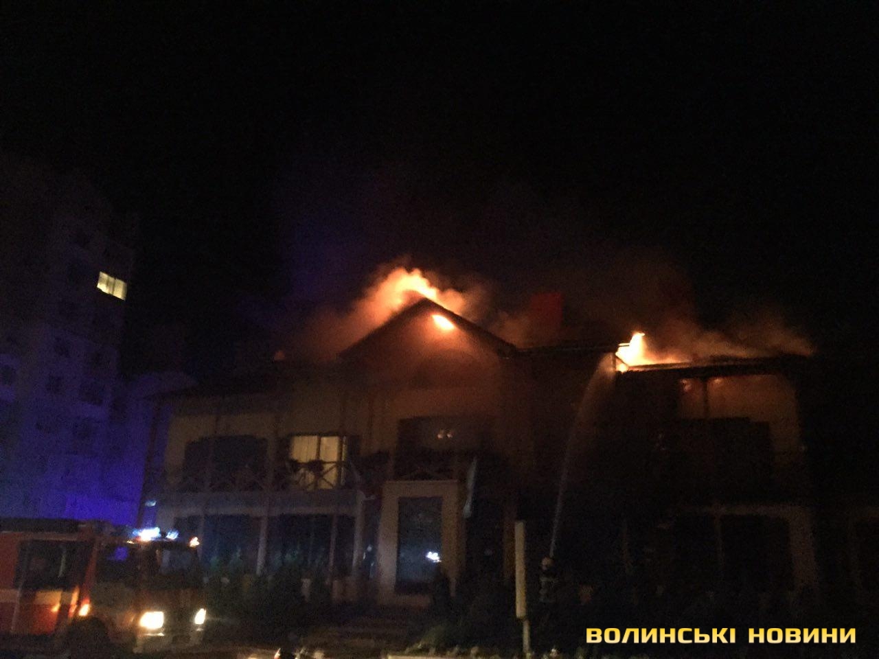 В Луцке загорелся отель - фото 1