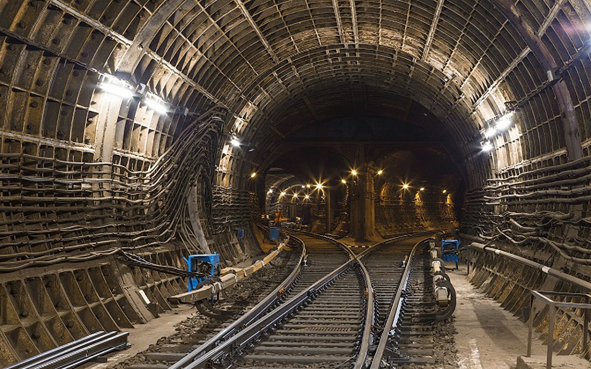 В Киеве две станции метро временно прекратили работу - фото 1