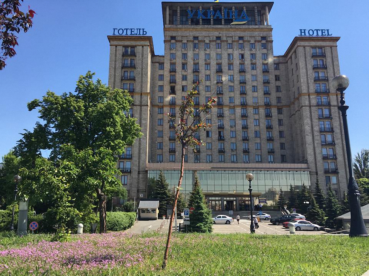 Отель "Украина" в Киеве эвакуируют  - фото 1