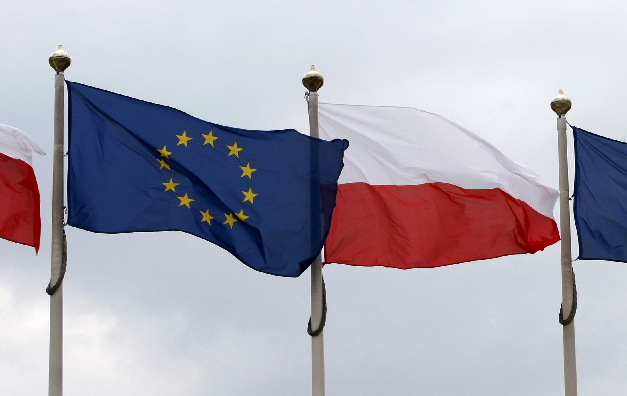Европейская комиссия дала Польше месяц на пересмотр судебной реформы - фото 1