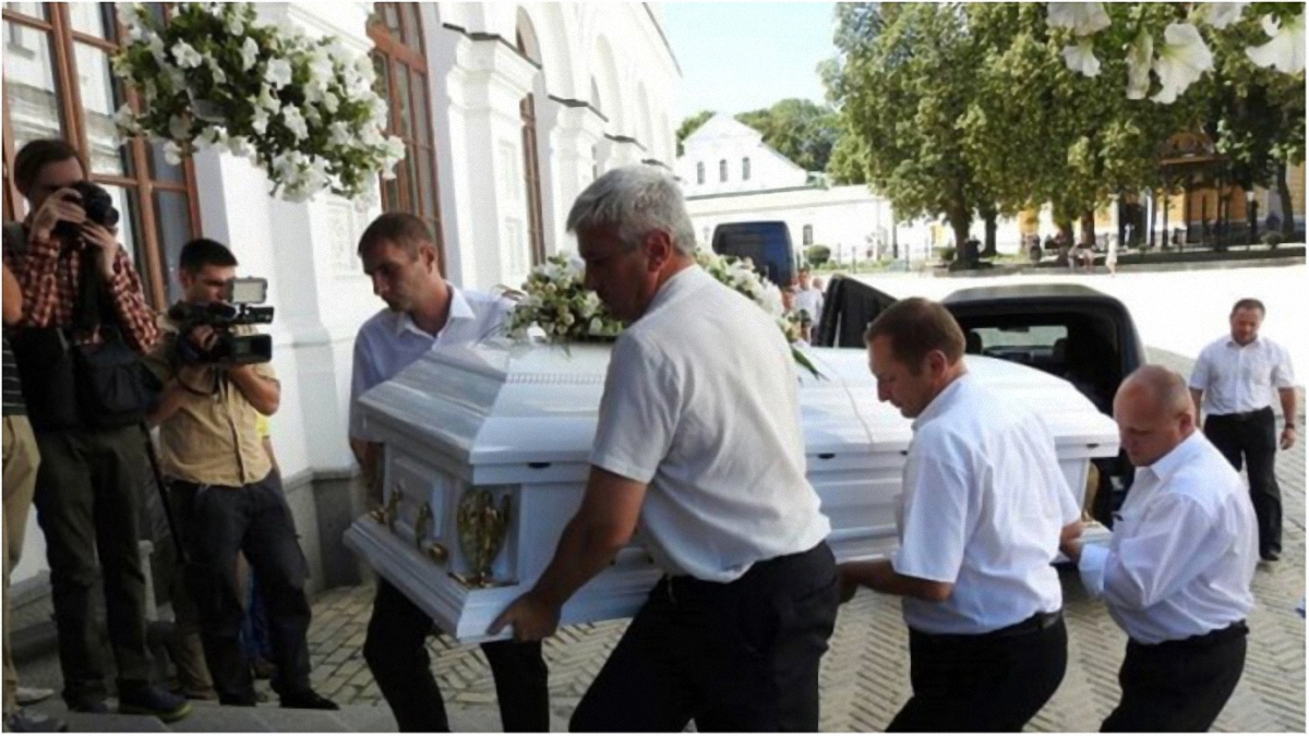 Фото с похорон Ирины Бережной появились в сети - фото 1