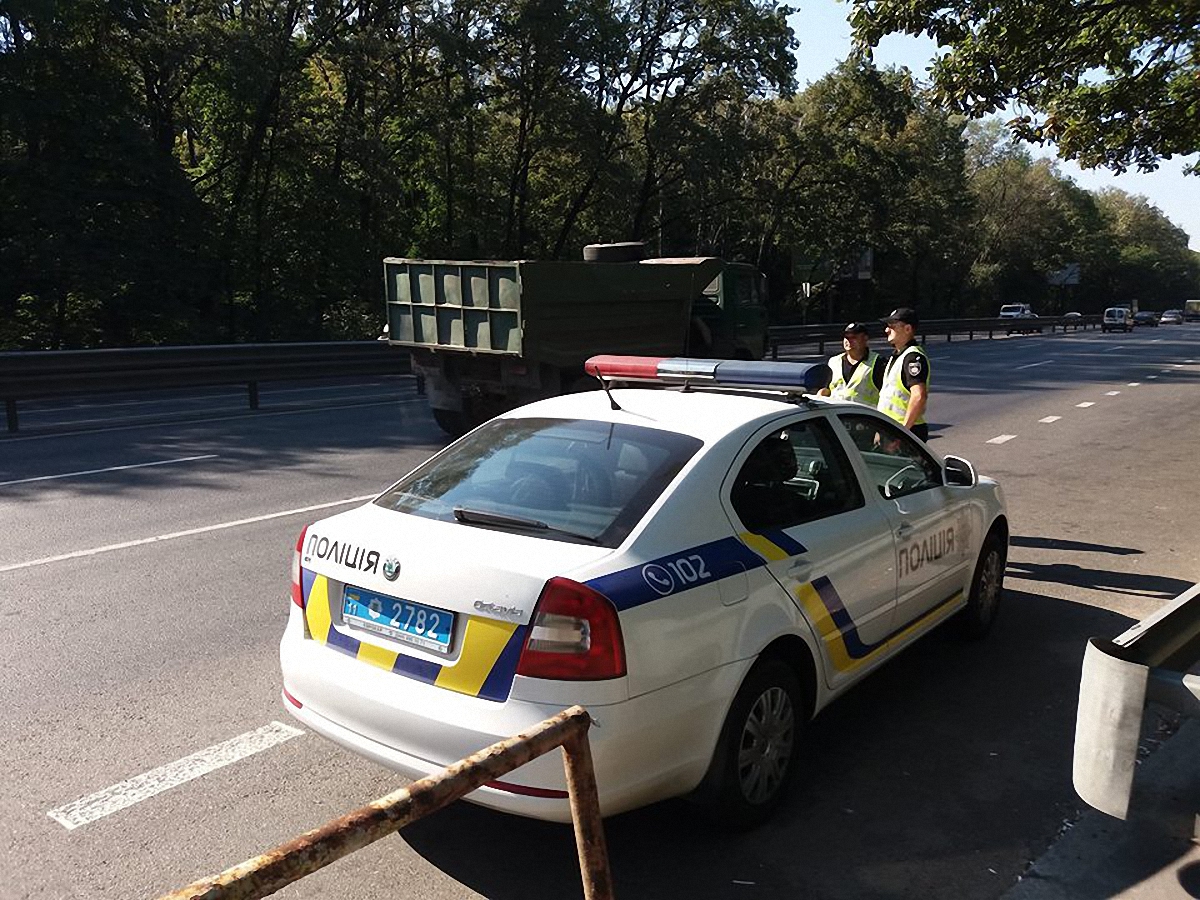 Патрульные на выезде из Киева в сторону Одессы - фото 1