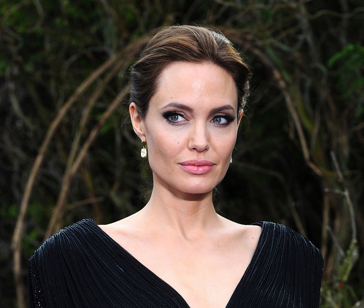 Анджелина Джоли сильно похудела и потеряла аппетит - фото 1