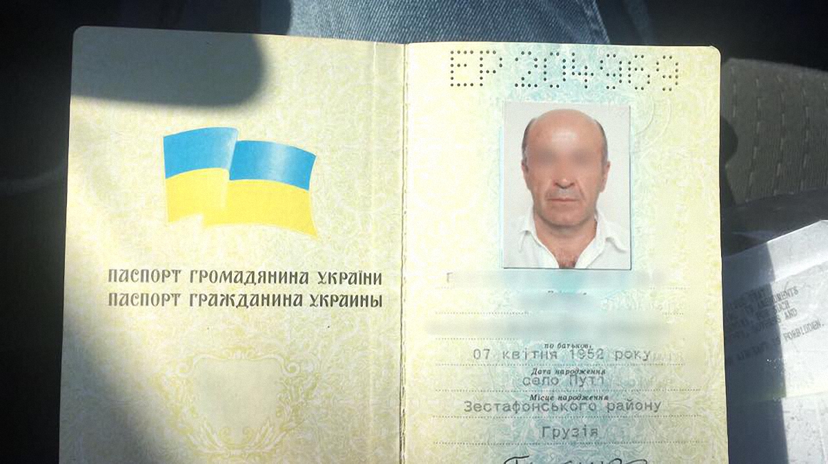 "Вор в законе" сделал поддельный паспорт Украины - фото 1