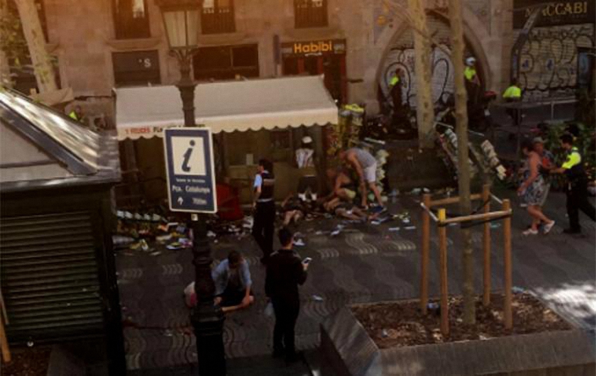 Теракт в Барселоне: Террористы ударили по наиболее популярному испанскому городу - фото 1
