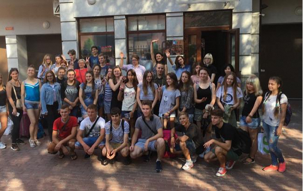 Украинские школьники поехали в РФ по согласию родителей - фото 1