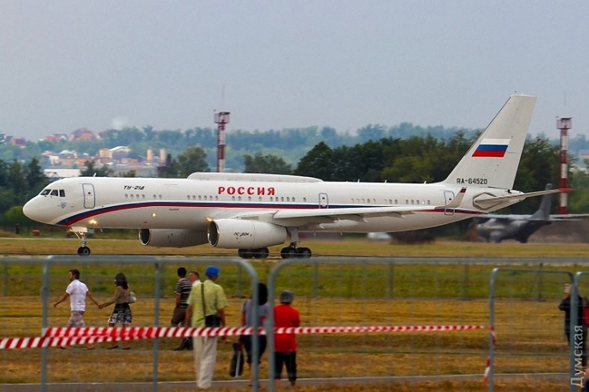 Брат-близнец Ту-214 RA-64520 самолета Путина - фото 1