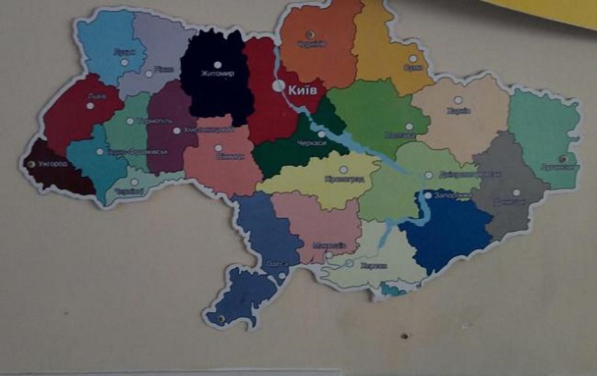 В Киевской школе сепаратисты испортили карту Украины - фото 1