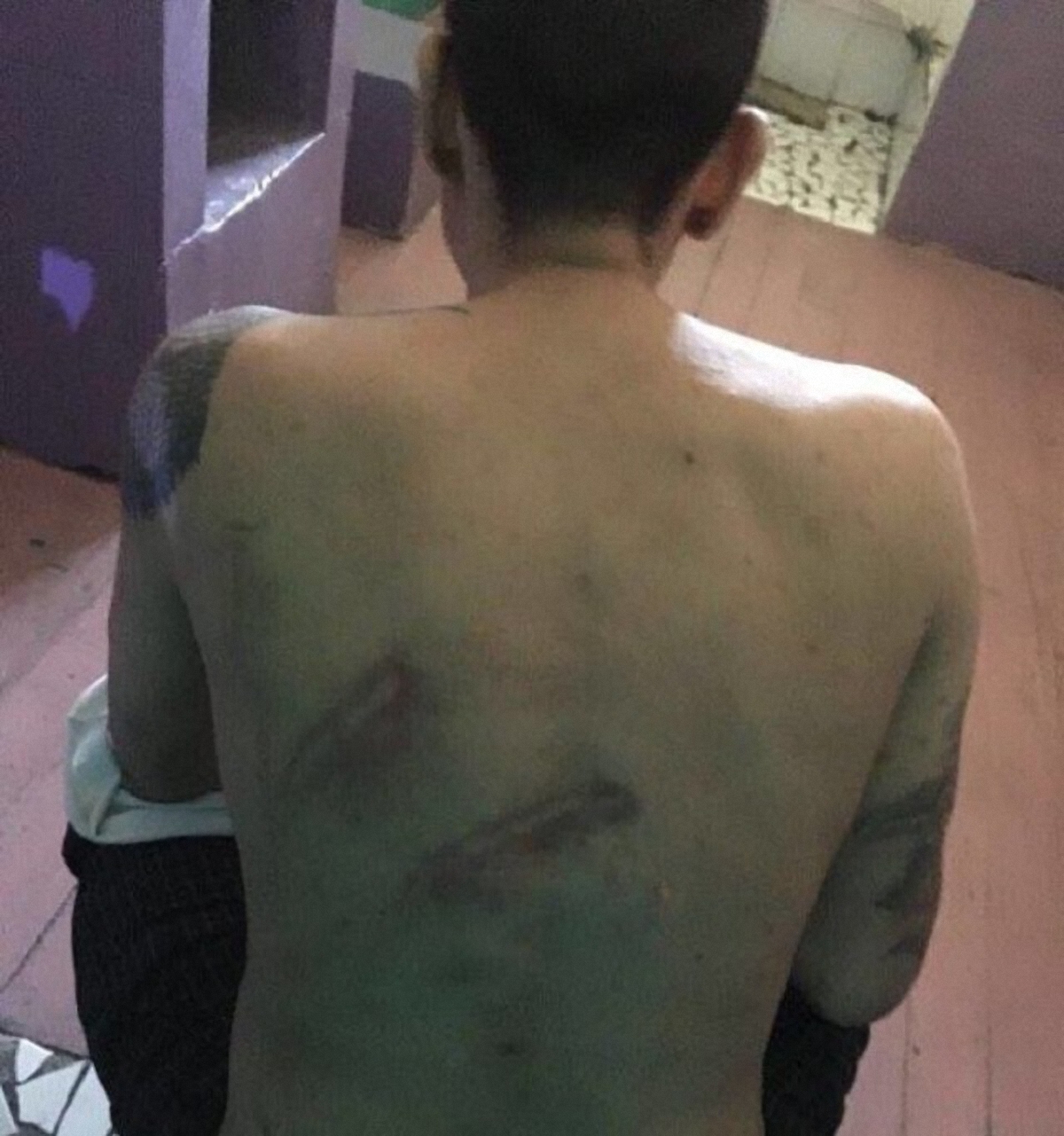 Судя по фото, которые опубликовала прокуратура, речь идет о жестоких избиениях задержанных в Одесском СИЗО - фото 1