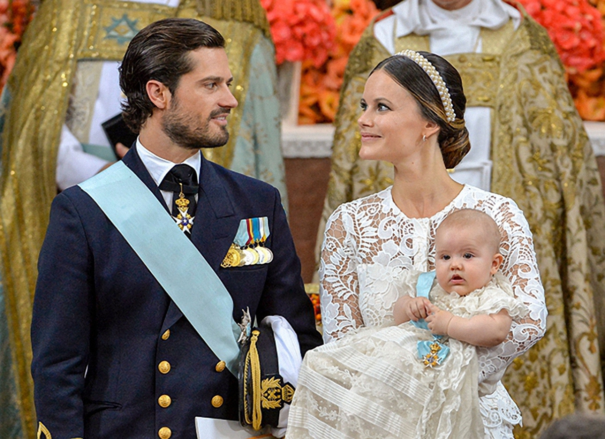 Принц Карл Филипп и принцесса София с сыном Александром - фото 1