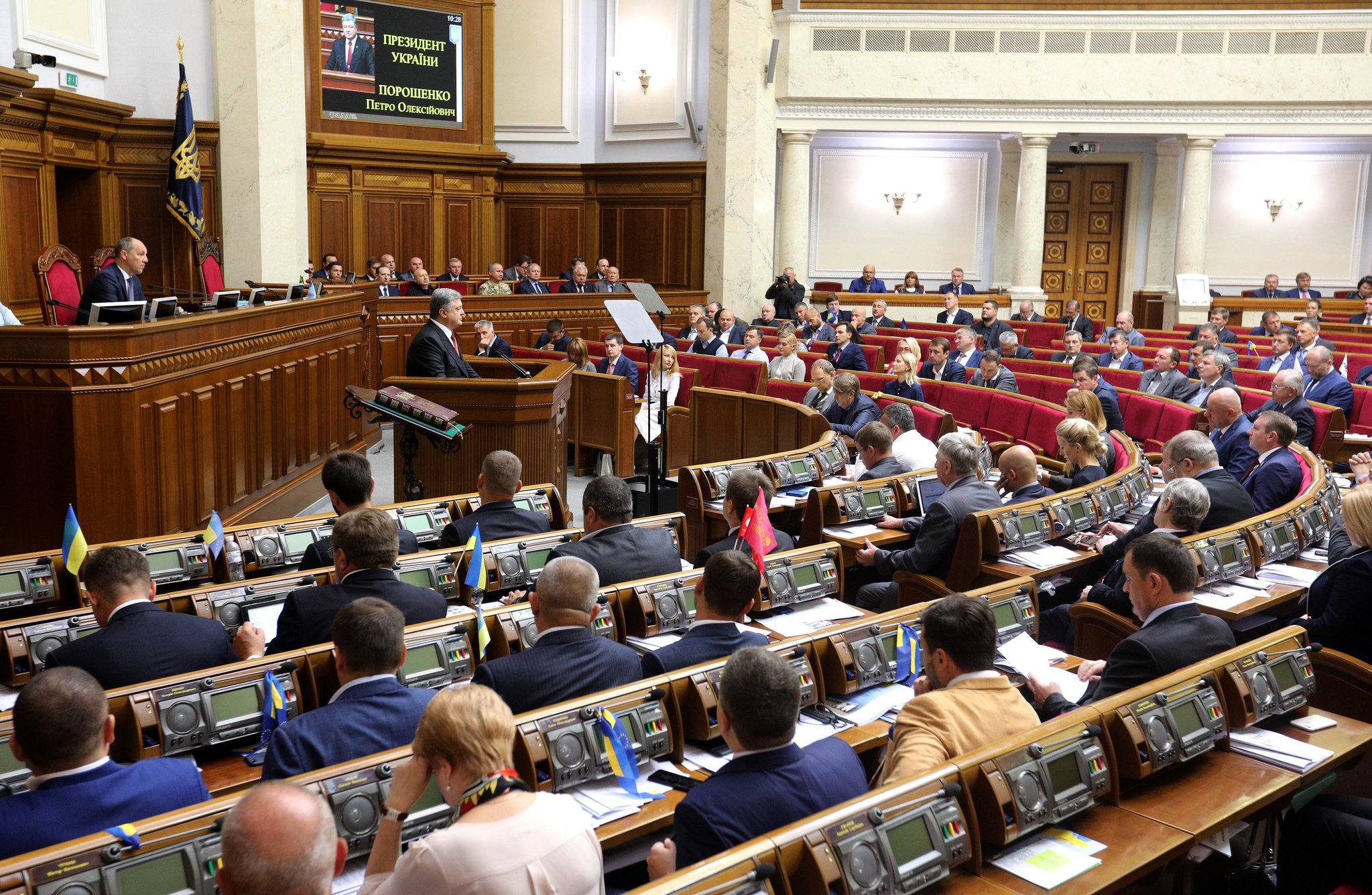 Порошенко выступпил в Раде 7 сентября - фото 1
