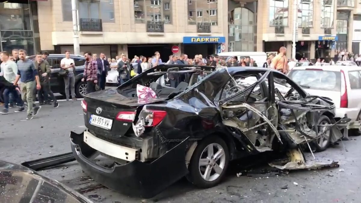 В центре Киева взорвалась иномарка - фото 1