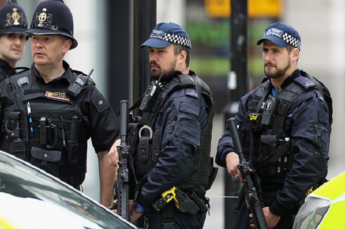 Теракт в метро Лондона: полиция задержала 21-летнего мужчину - фото 1