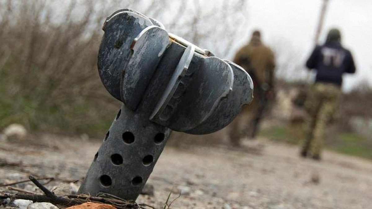 Украинские военные подсчитывают убытки от обстрела - фото 1