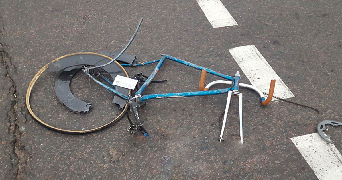 Смертельное ДТП: в Киеве джип сбил велосипедиста - фото 1