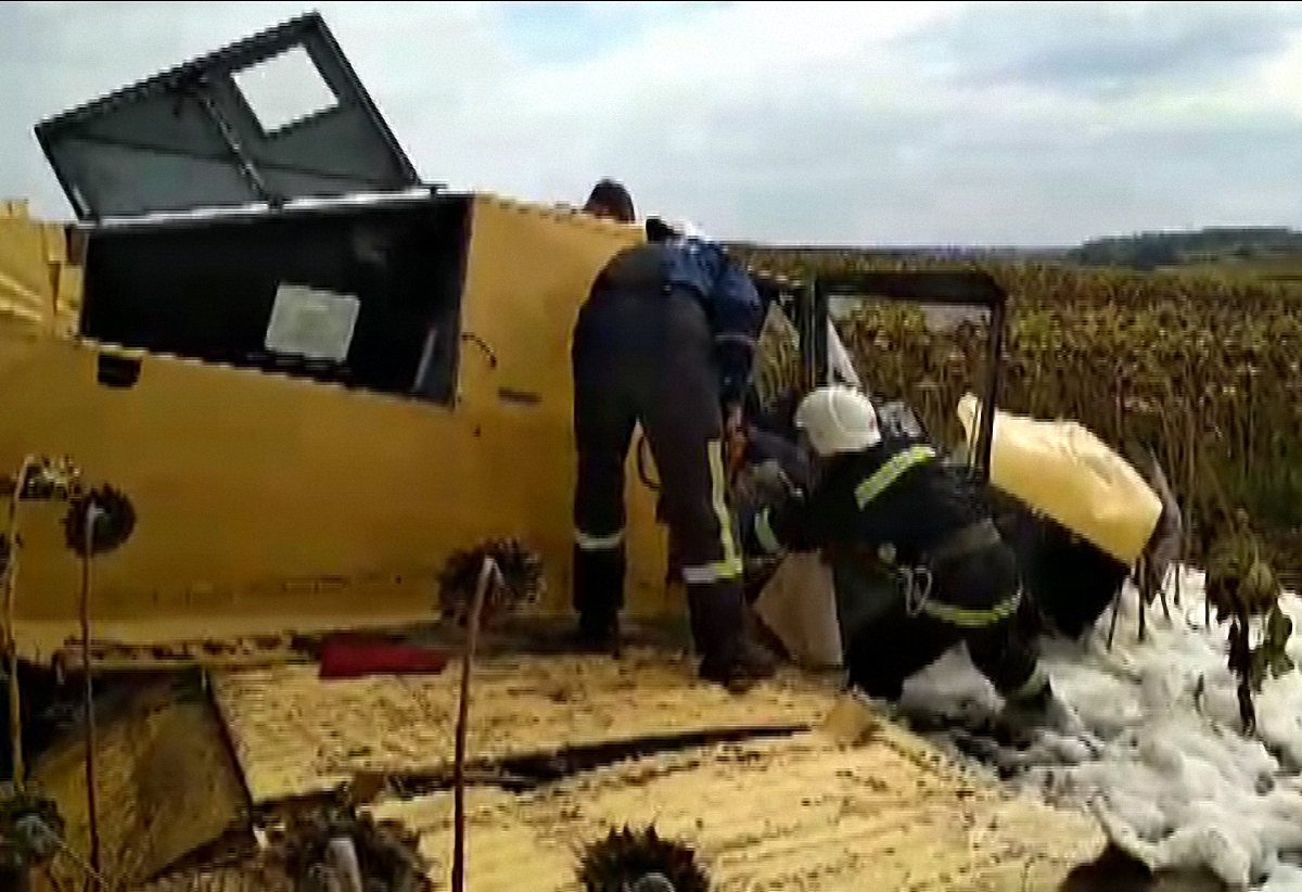 В Хмельницкой области разбился самолет (фото) - фото 1