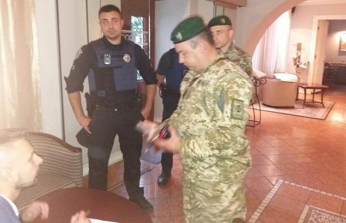 Пограничный наряд заблокировали сторонники Саакашвили - фото 1