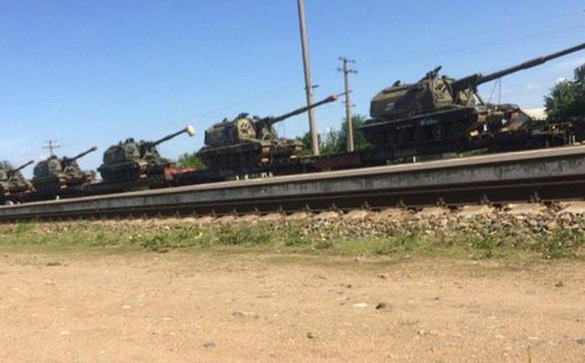 Российские военные перебрасывают танки в Беларусь на учения "Запад-2017" - фото 1