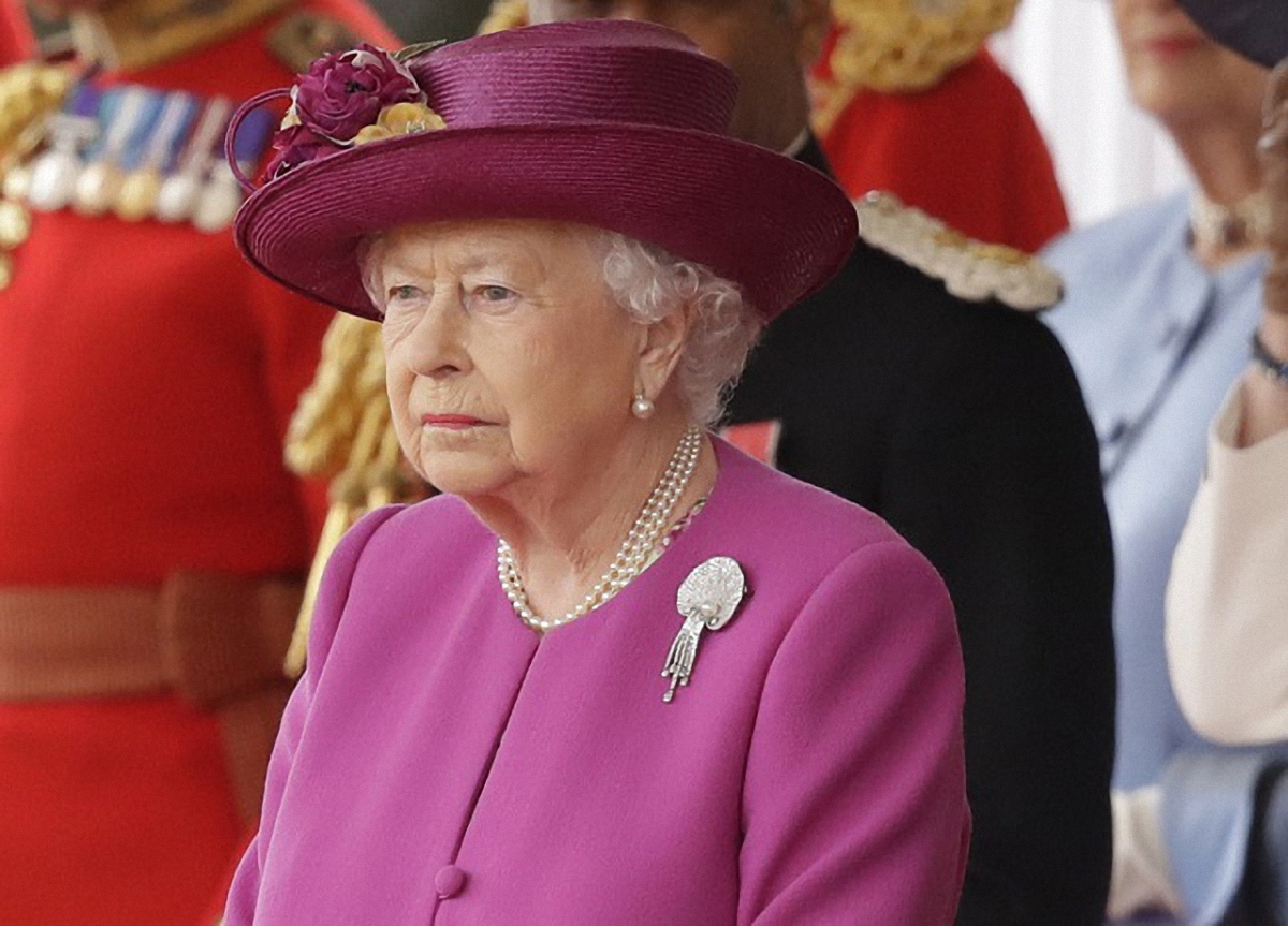 Королева Елизавта ІІ пригласила на чай принца Гарри и Меган Маркл - фото 1