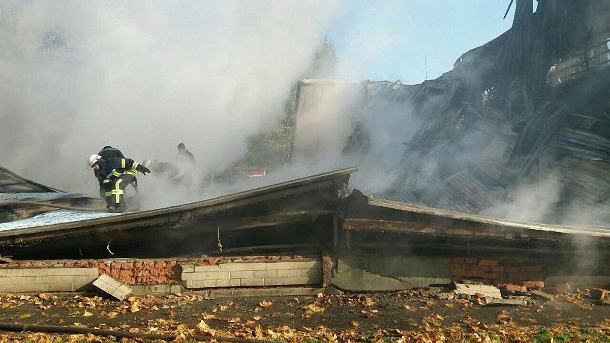 Под Киевом полностью сгорела школа - фото 1