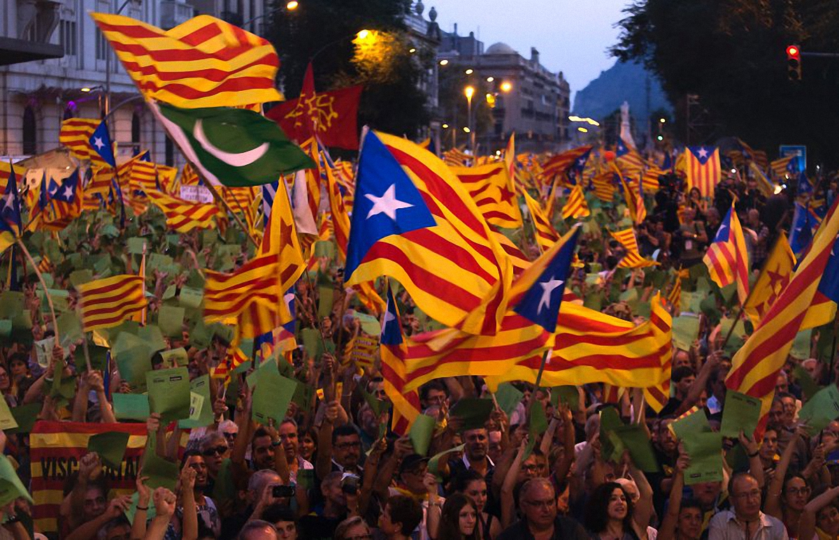 Массовый митинг за независимость Каталонии - фото 1