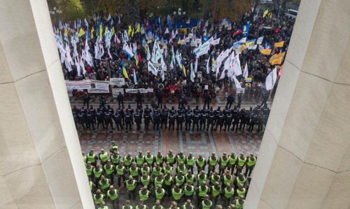 Порошенко потребовал, чтобы акции протеста прошли мирно - фото 1