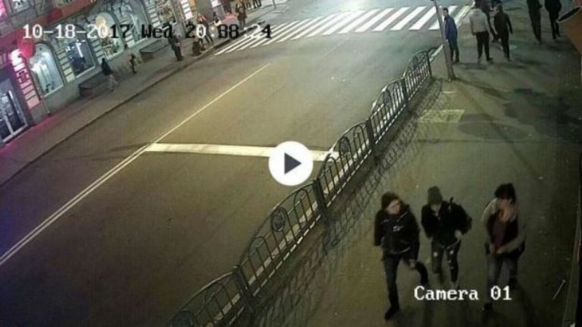 В Харькове пешеходов сбила девушка на Lexus - фото 1
