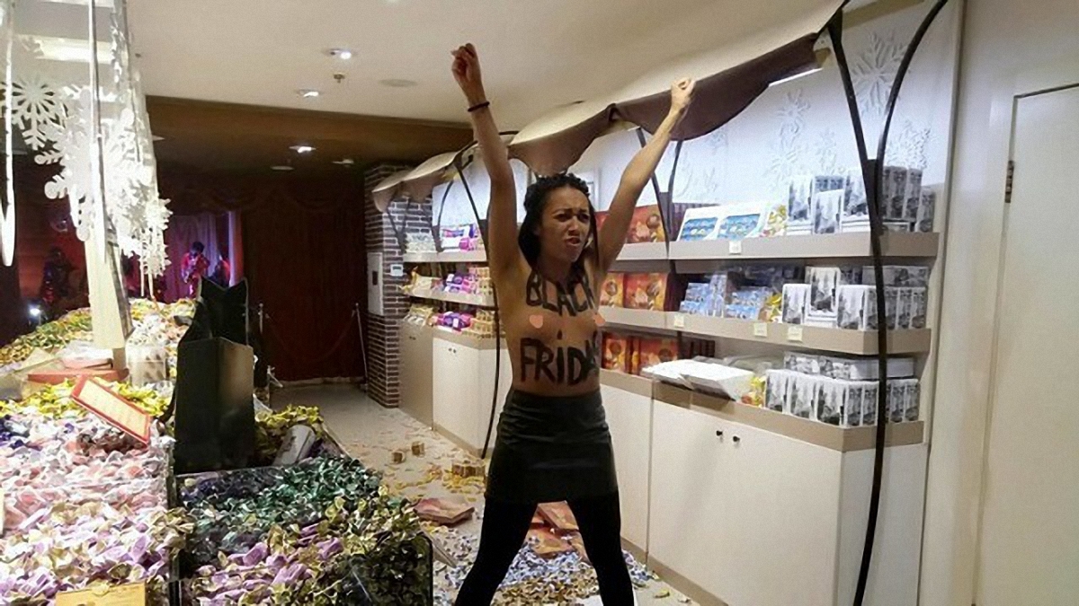 Активистка FEMEN Анжелина Диаш - фото 1