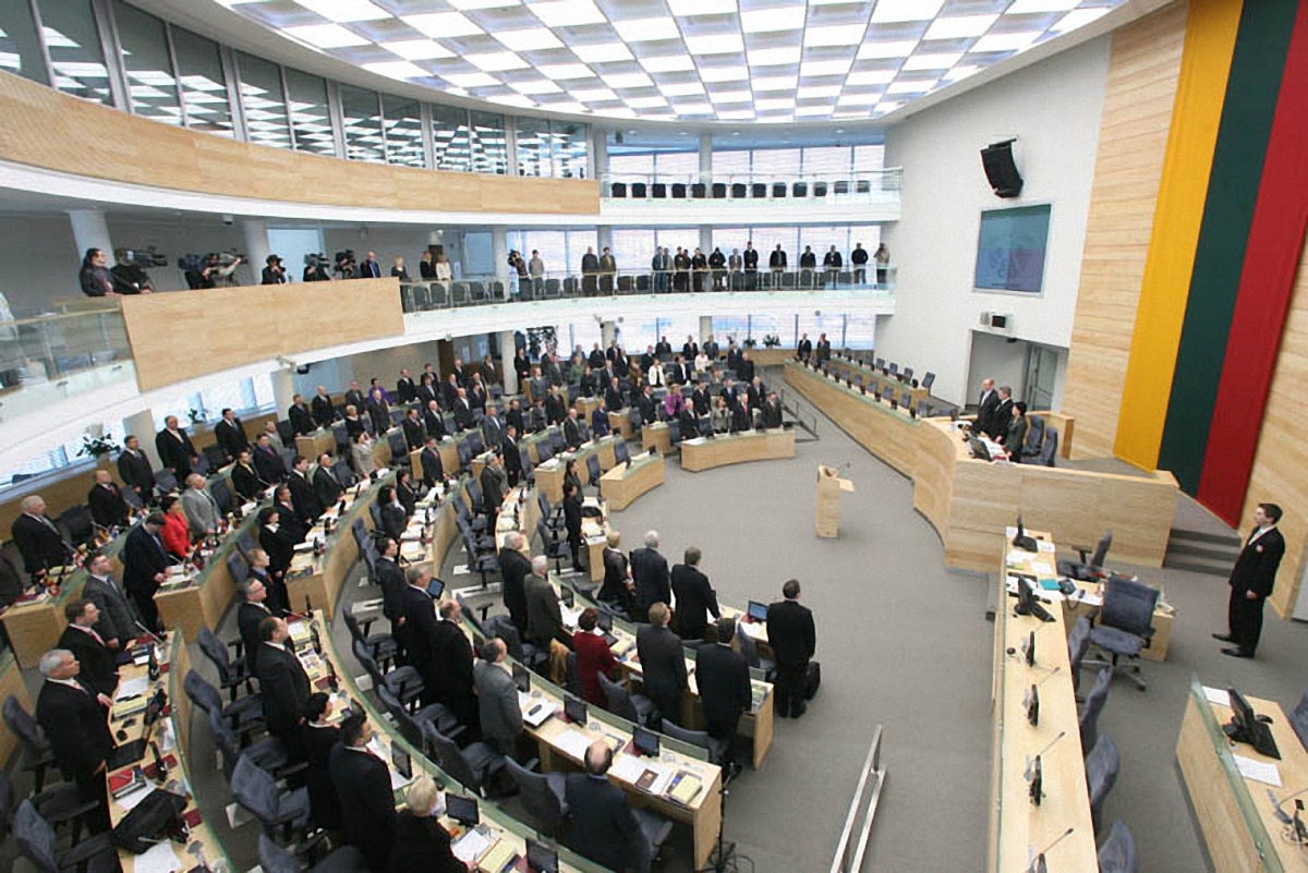 В Сейме Литвы раскритиковали позицию Венгрии по украинскому закону об образовании - фото 1