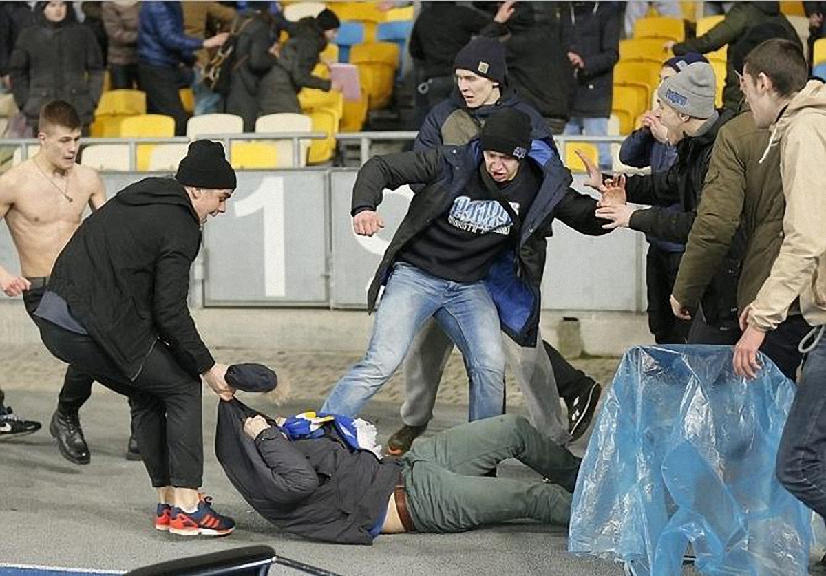 После драки фанатов "Динамо" и "Черноморца" были задержаны 79 человек - фото 1