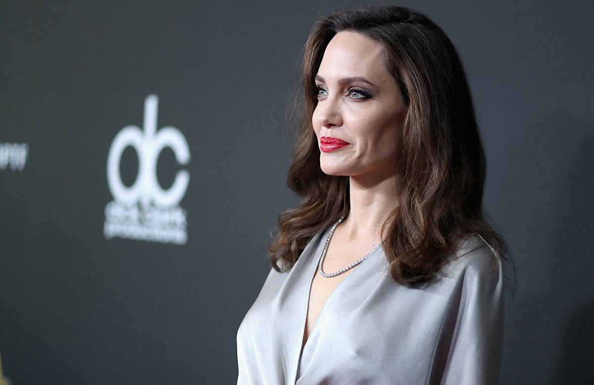 Анджелина Джоли призналась, что ей не хватает Брэда Питта - фото 1