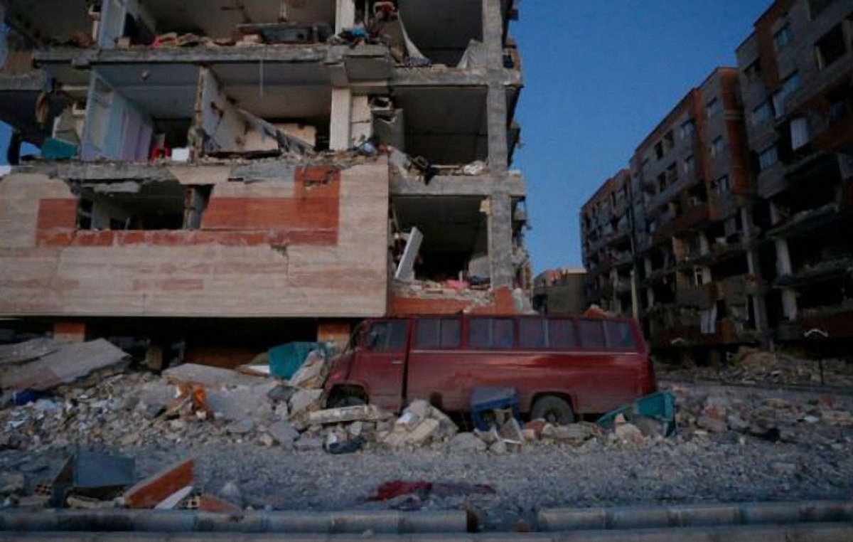 В Иране и Ираке погибли люди от мощного землетрясения - фото 1