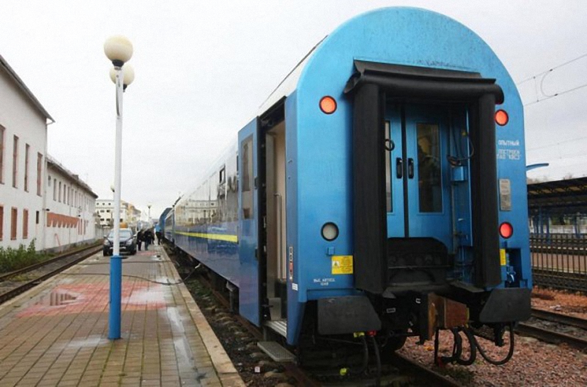 Новые пассажирские вагоны Укрзализныци габарита RIC - фото 1