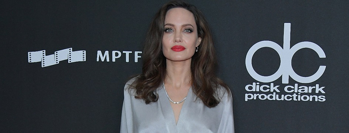 Анджелина Джоли пыталась вернуть отношения с Питтом в "Лазурном берегу" - фото 1
