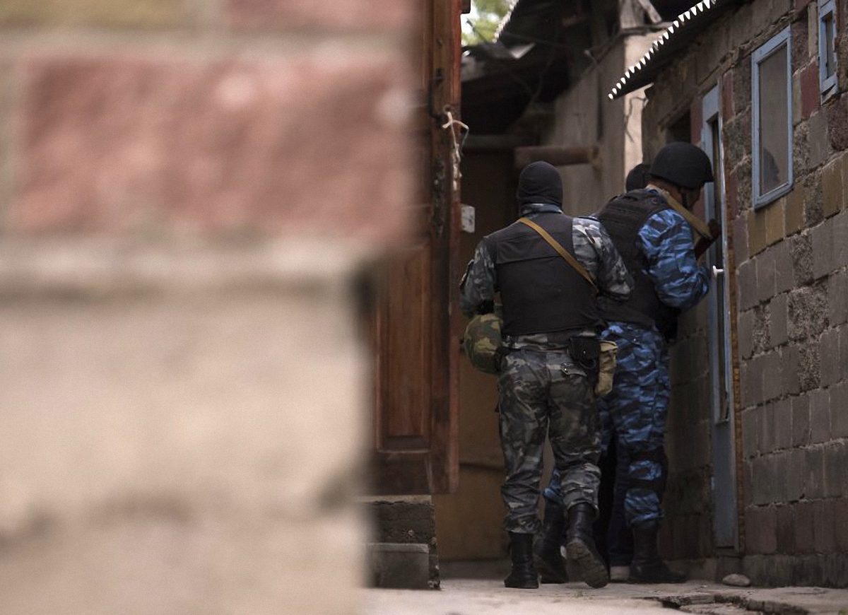 Оккупанты обыскали дом крымскотатарского активиста - фото 1