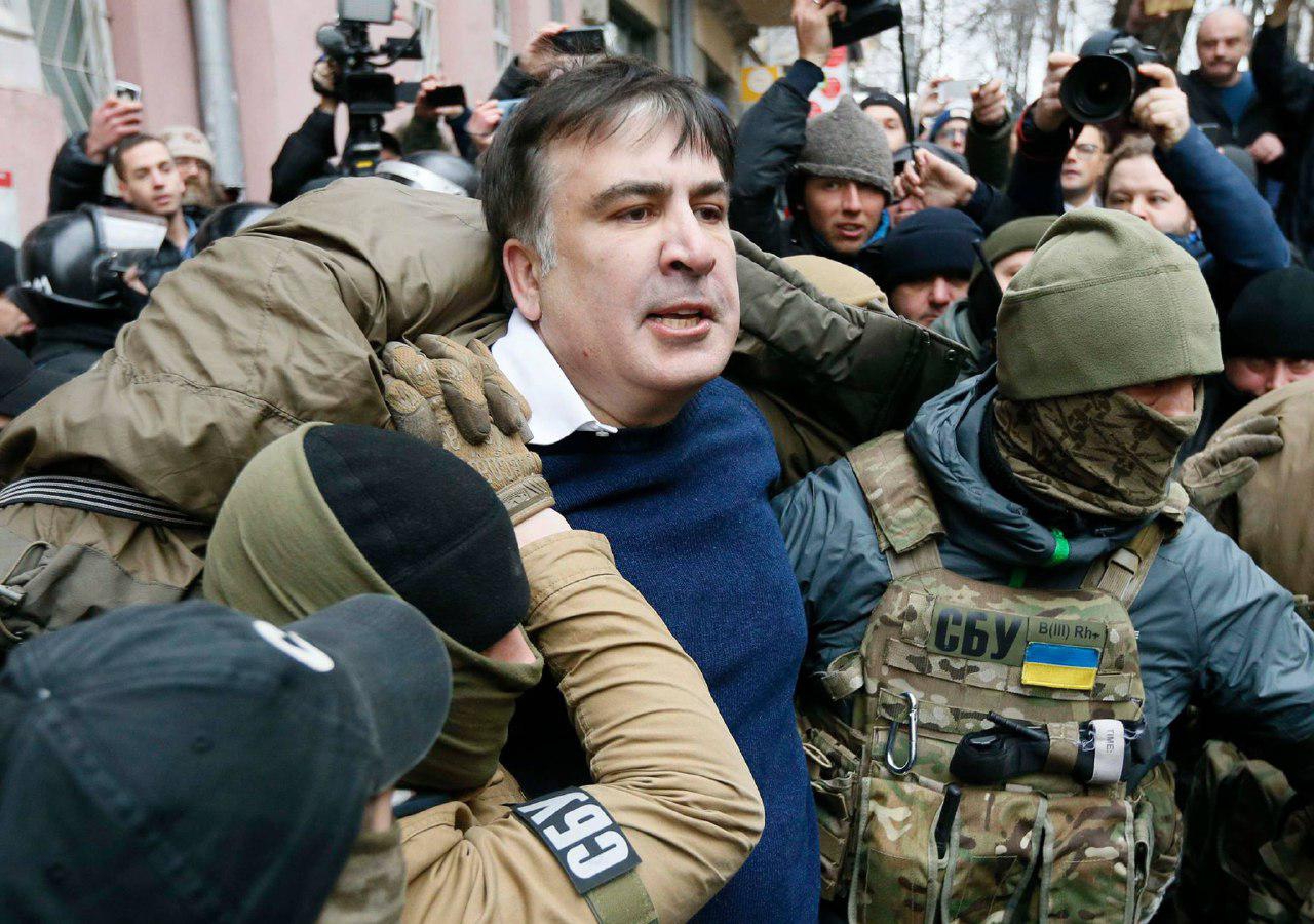 Задержание Саакашвили бурно обсуждают в соцсетях - фото 1