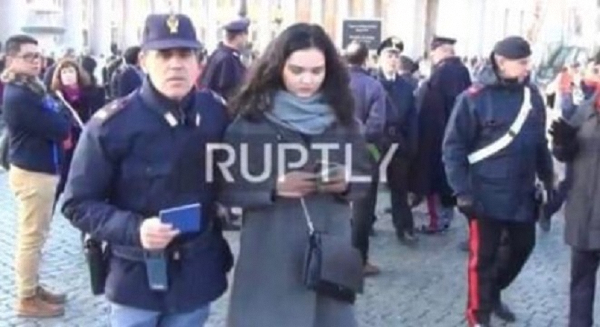 Журналистку Анастасию Товт задержали во время съёмок репортажа - фото 1